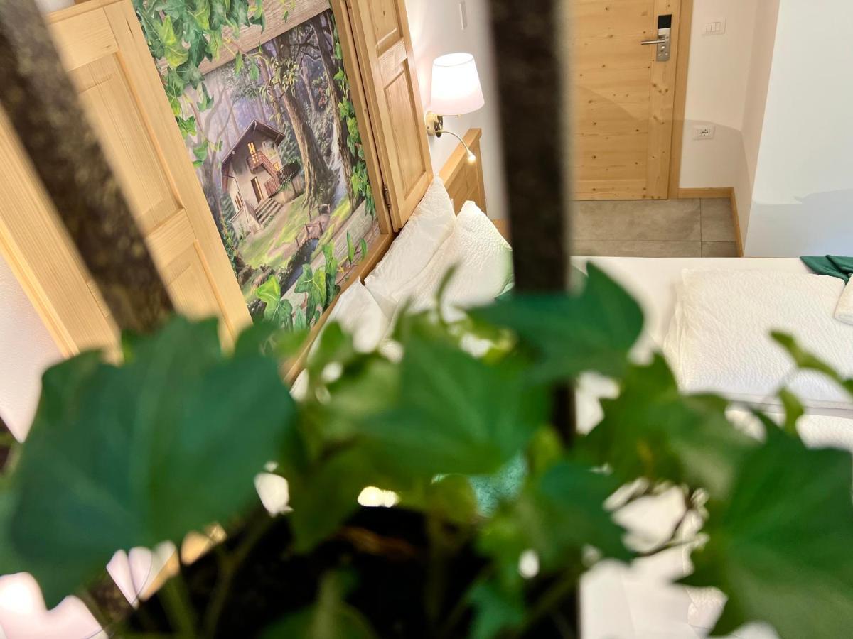 La Finestra Sul Giardino - B&B Cavedine Bagian luar foto