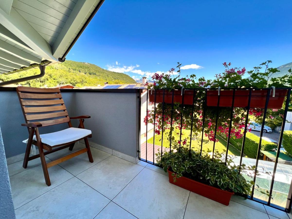 La Finestra Sul Giardino - B&B Cavedine Bagian luar foto
