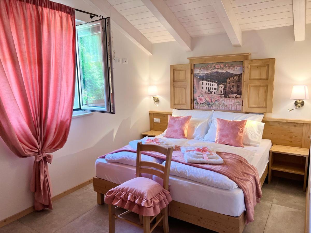 La Finestra Sul Giardino - B&B Cavedine Bagian luar foto