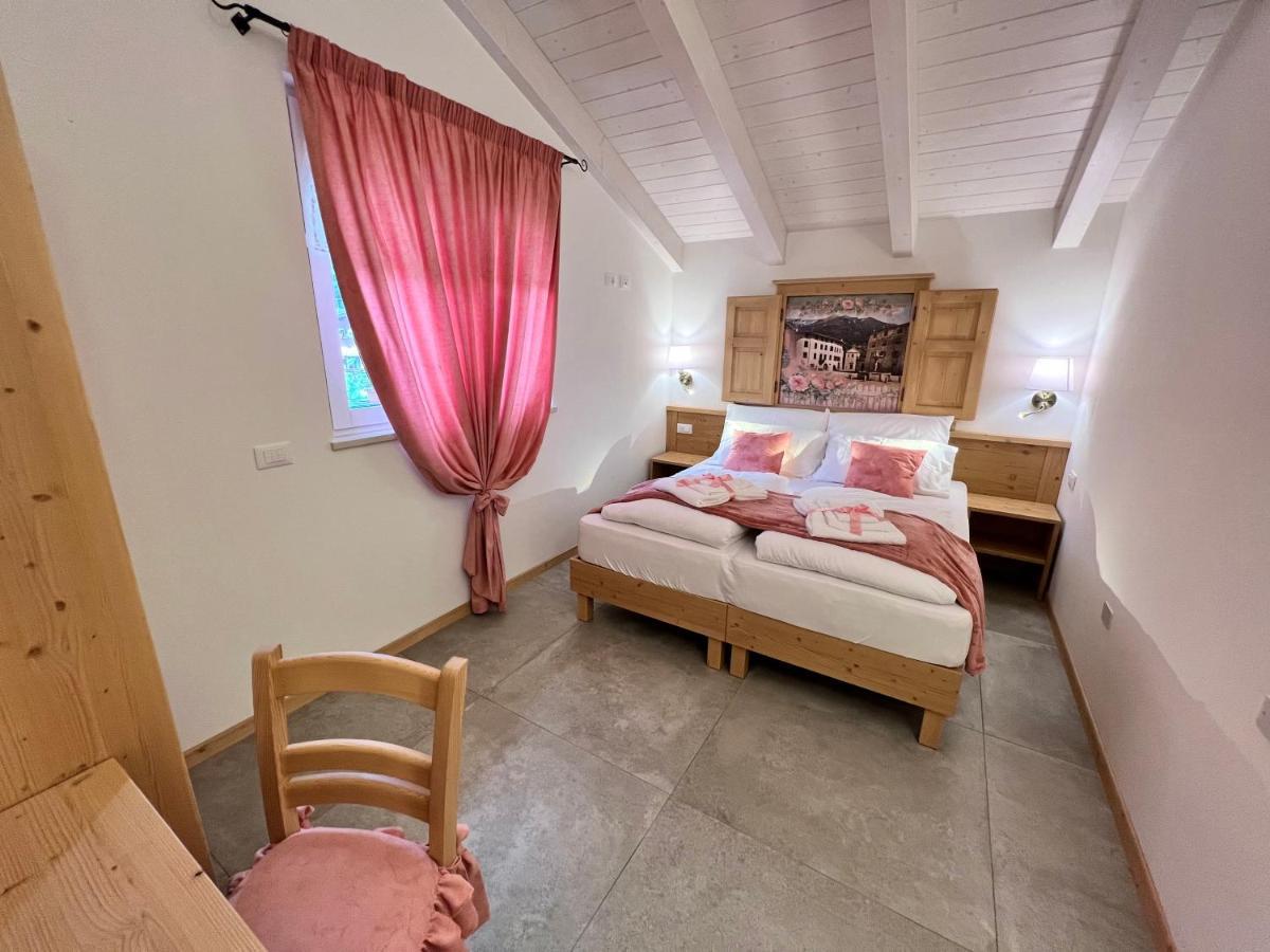La Finestra Sul Giardino - B&B Cavedine Bagian luar foto