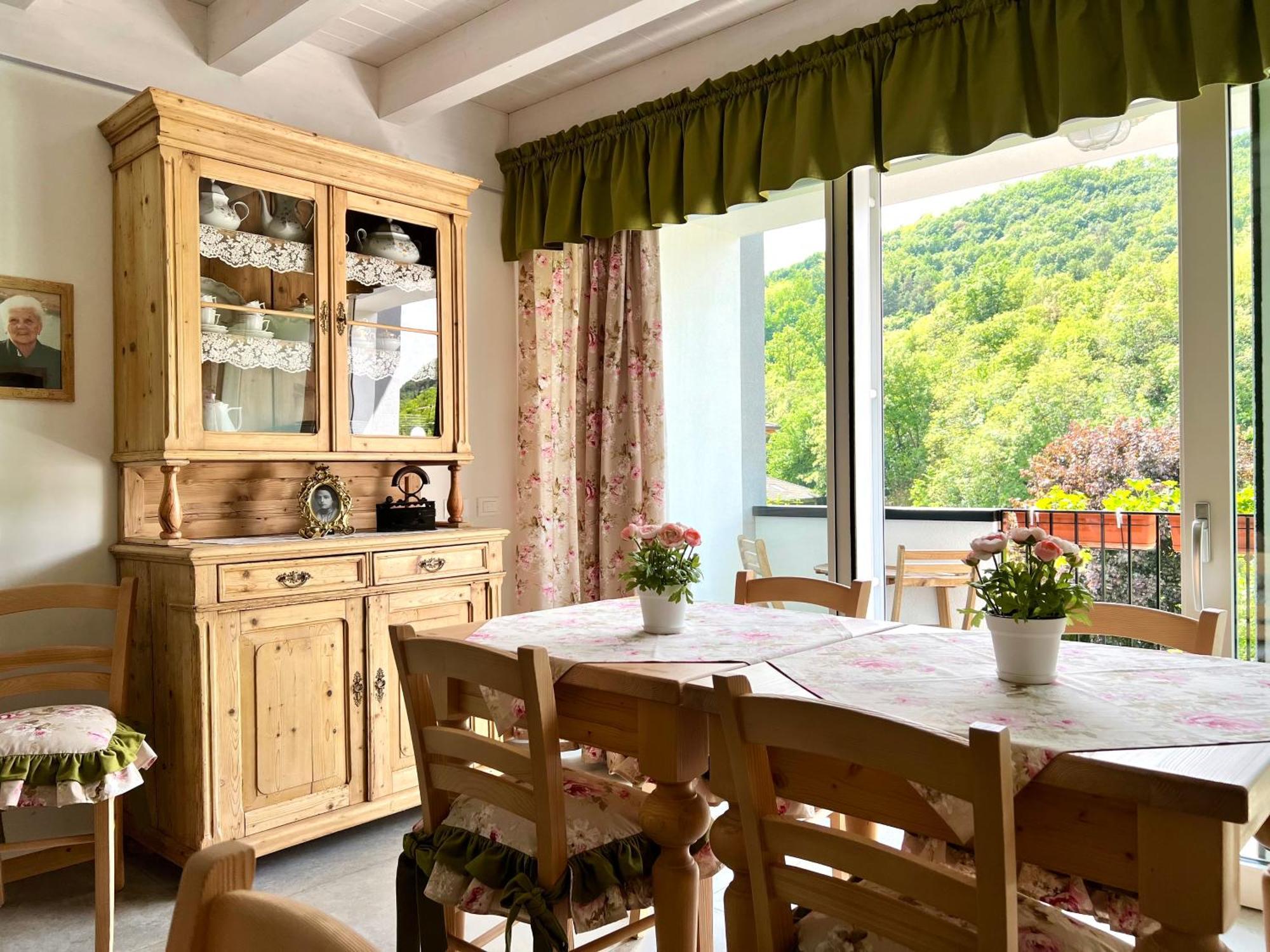 La Finestra Sul Giardino - B&B Cavedine Bagian luar foto